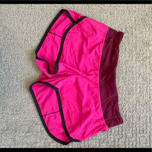 Lululemon hot pink speed up low rise 2.5 inch short, size 4.
